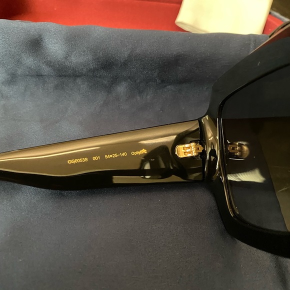 Women’s Authentic Gucci sunglasses - Picture 6 of 7